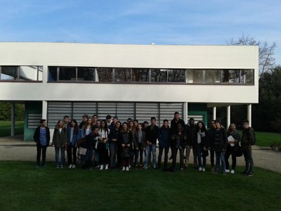 Photo de groupe en attendant la visite